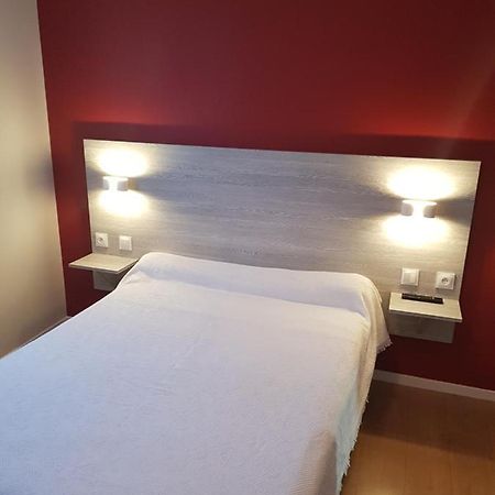 Hotel Restaurant Le Bourgneuf Morlaas Eksteriør billede