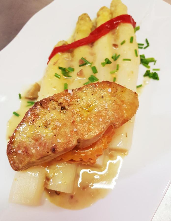 Hotel Restaurant Le Bourgneuf Morlaas Eksteriør billede