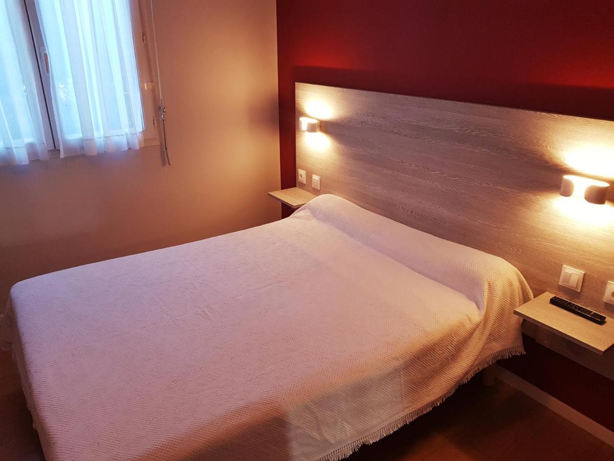 Hotel Restaurant Le Bourgneuf Morlaas Eksteriør billede